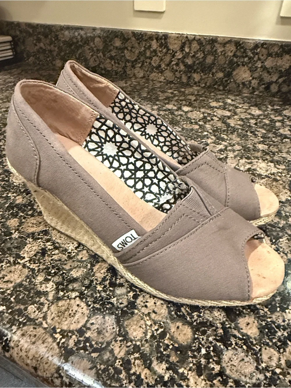 TOMS Calypso canvas, ladies wedge shoe excellent condition, 7 1/2
